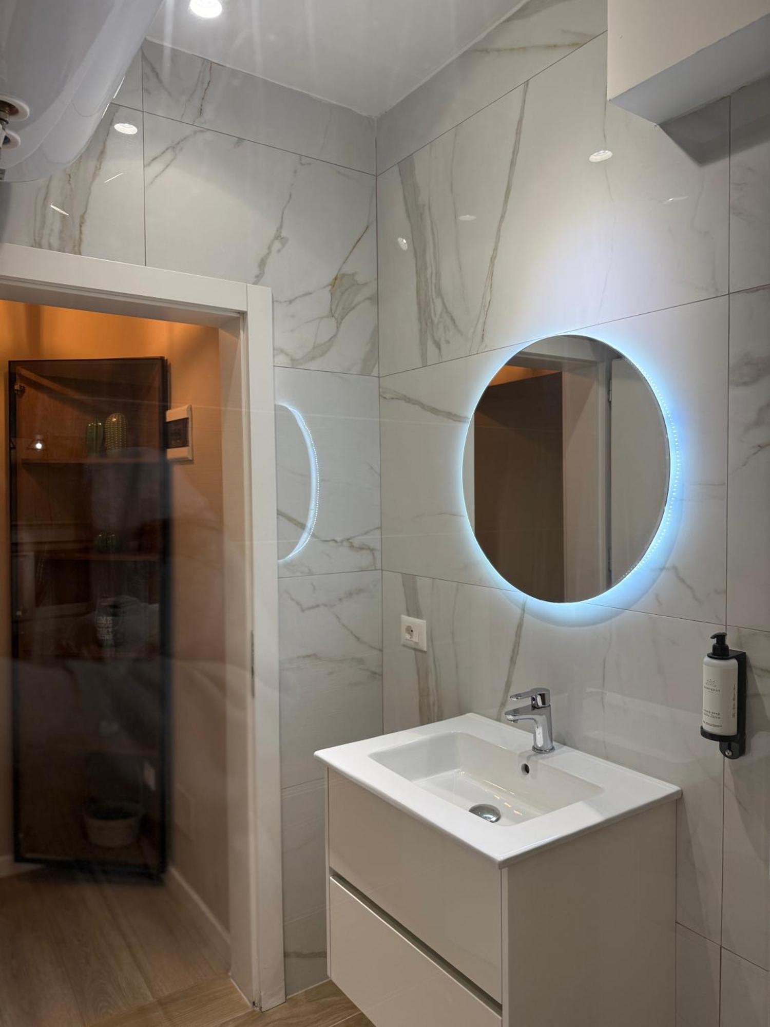 4Seasonsgea , Deluxe Studio , City Centre , Tirana Zewnętrze zdjęcie